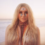 kesha_praying