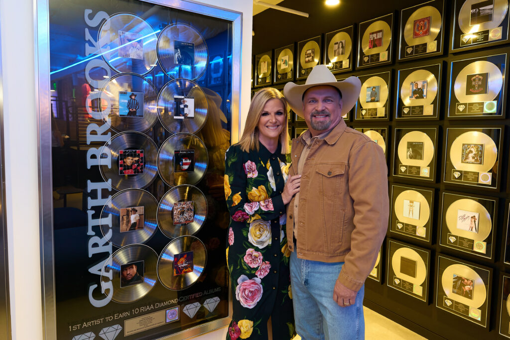 This image has an empty alt attribute; its file name is GARTH_BROOKS_2026_06_03_RIAA_HONORS_BEN_KREBS_142187-1024x683.jpg