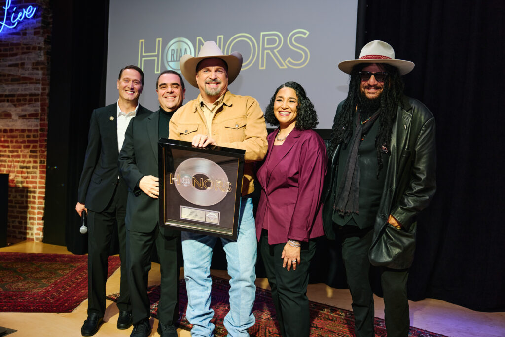 This image has an empty alt attribute; its file name is GARTH_BROOKS_2026_06_03_RIAA_HONORS_BEN_KREBS_142273-1024x683.jpg