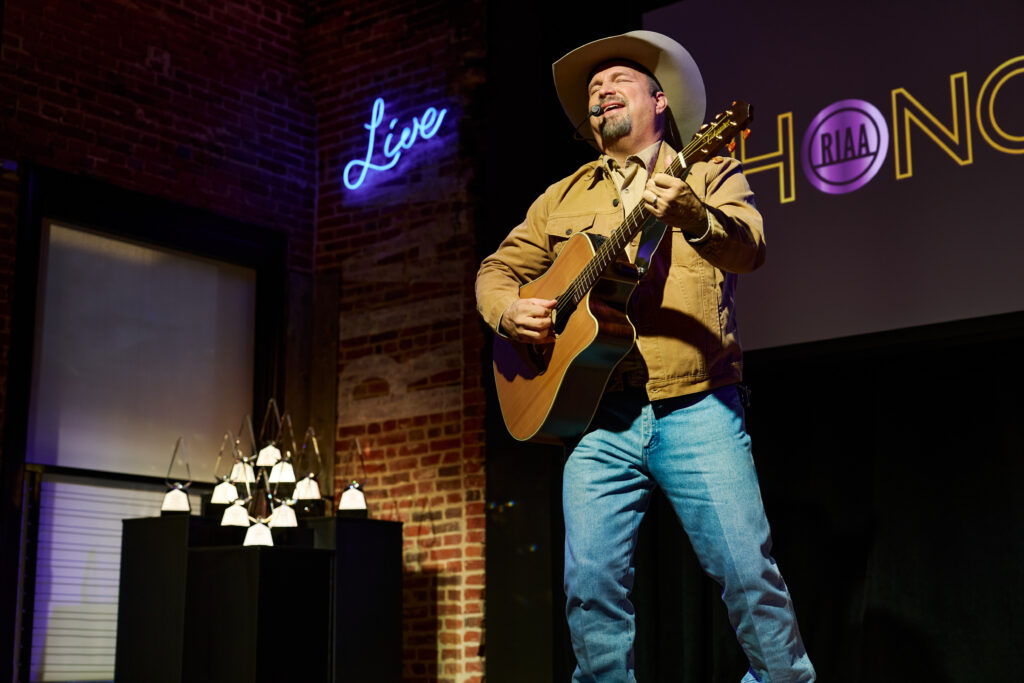 This image has an empty alt attribute; its file name is GARTH_BROOKS_2026_06_03_RIAA_HONORS_BEN_KREBS_142428-1024x683.jpg
